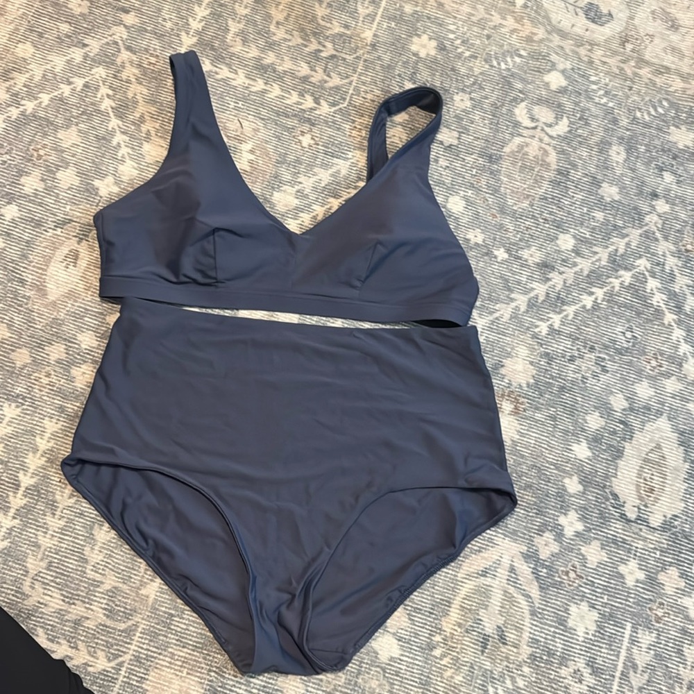 Lululemon XL swim, color blue